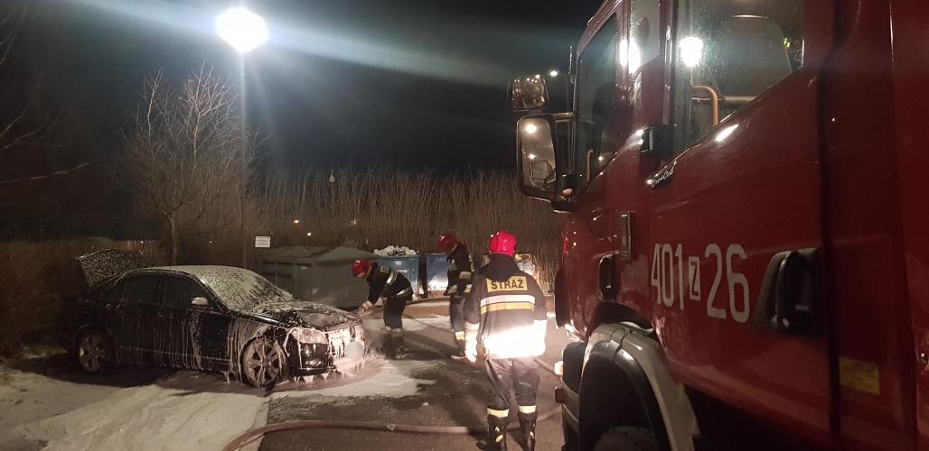 Pożar samochodu na ul. Zwycięstwa w Białogardzie 